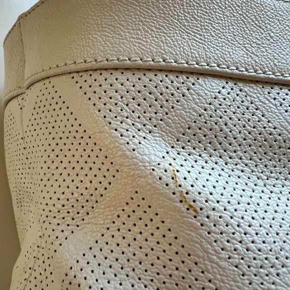 Authentic Chanel Leather Tote in Excellent Condition - Picture 11 of 14